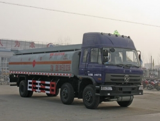 東風(fēng)小三軸運(yùn)油車(chē) 安全高效的燃油運(yùn)輸解決方案