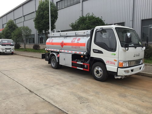 5噸運(yùn)油車(chē)批發(fā)價(jià)出售，3-10噸加油車(chē)限時(shí)特價(jià)，助力能源運(yùn)輸